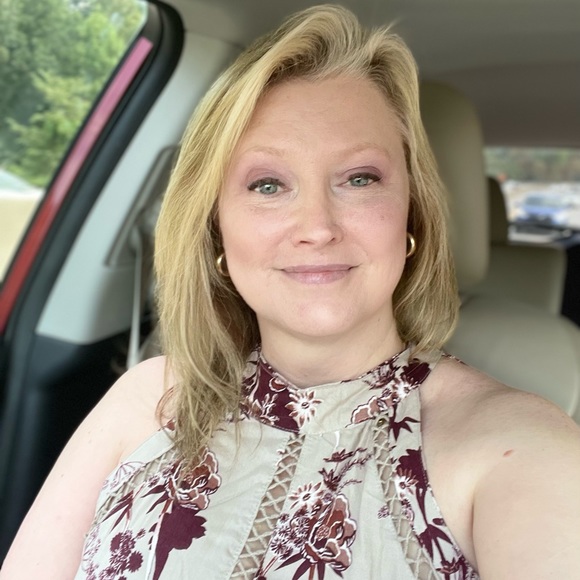 Meet your Posher, Cristi - Picture 2 of 4